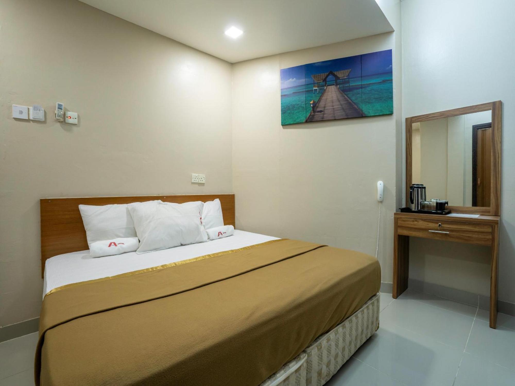 Age Hotel *